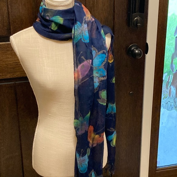 Scarf 38” X 29”, long ends have fringe. - Picture 1 of 2
